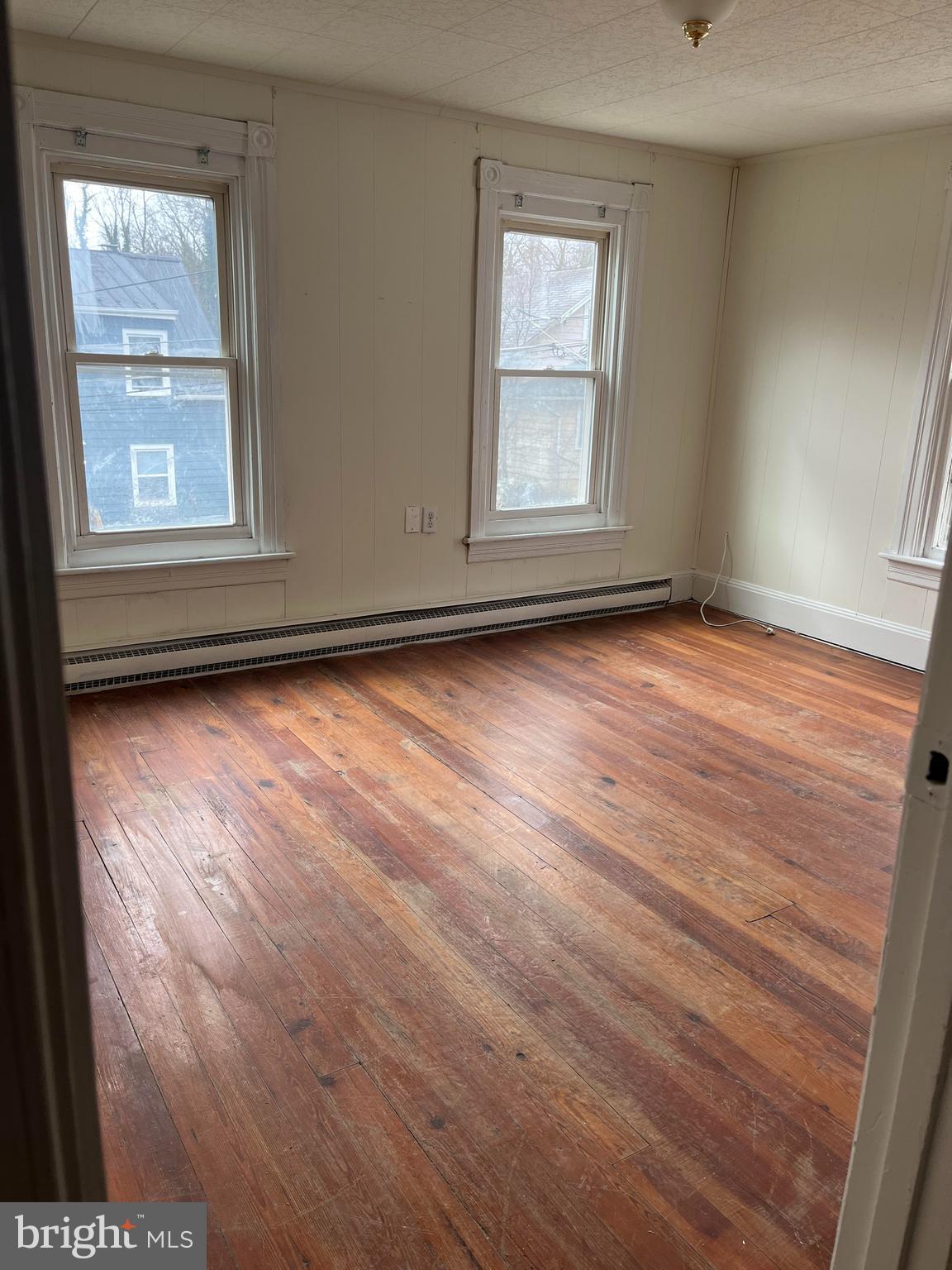127 E South