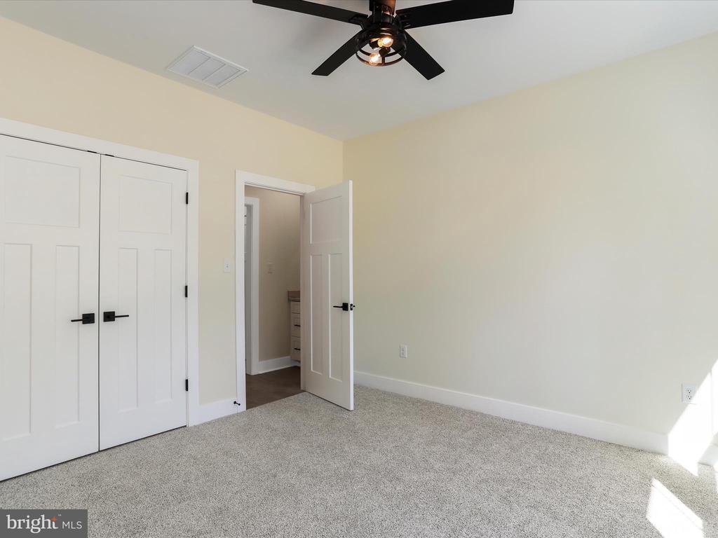 98 Sharpsburg Ct