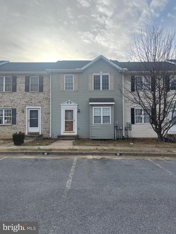 17 ELECTRA COURT