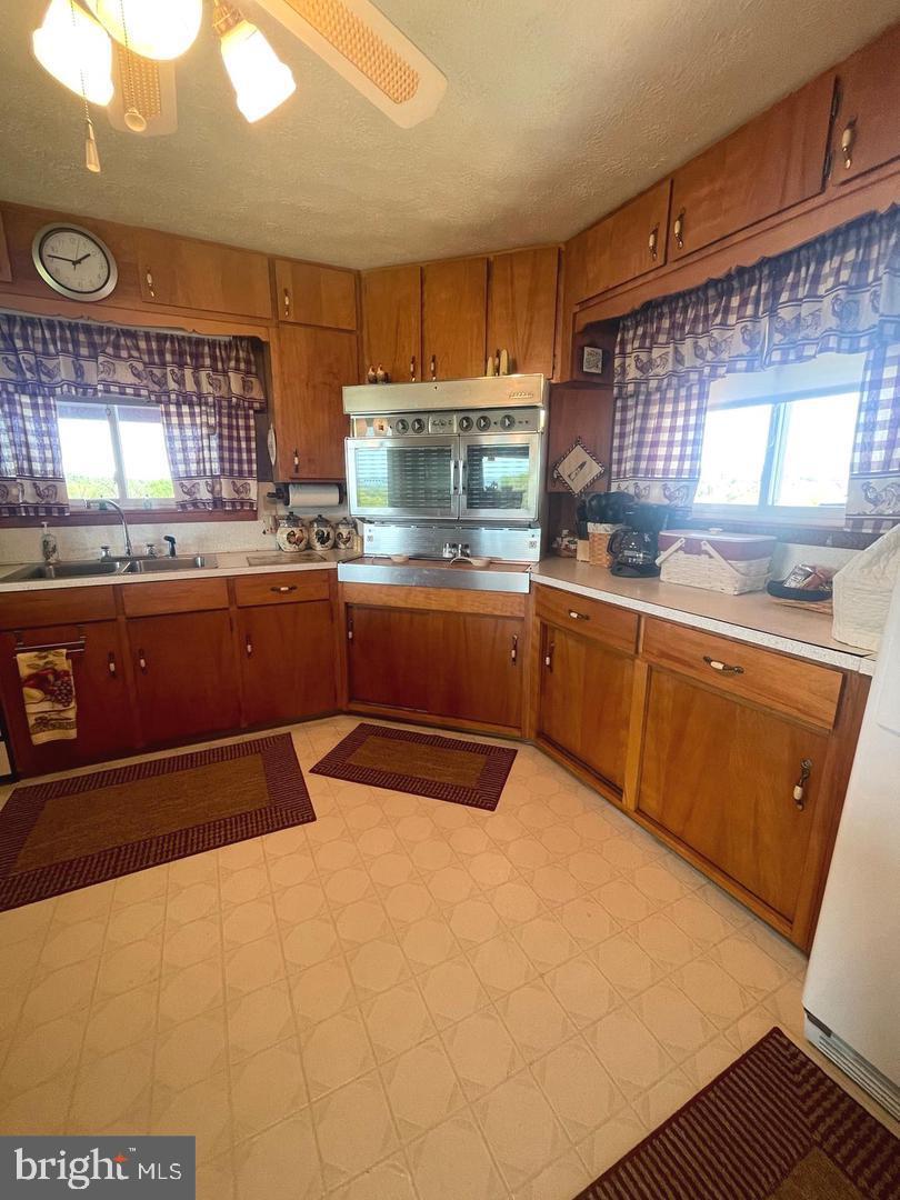3040 Fairview Dr
