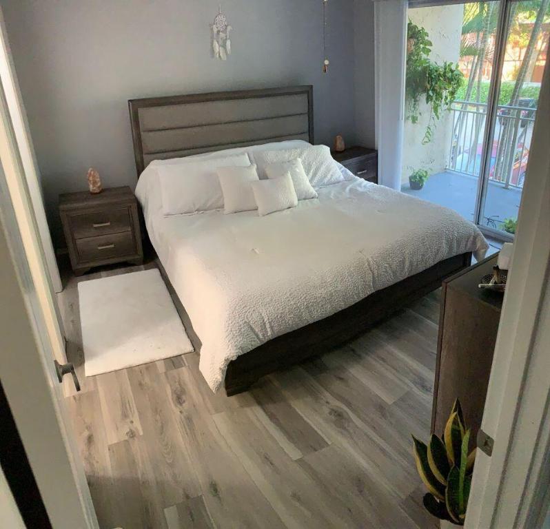 1780 Palm Cove Blvd Boulevard 202