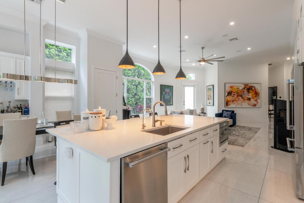 200 Coral Cay Terrace