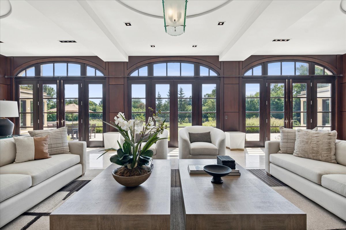 261 E Onwentsia Road