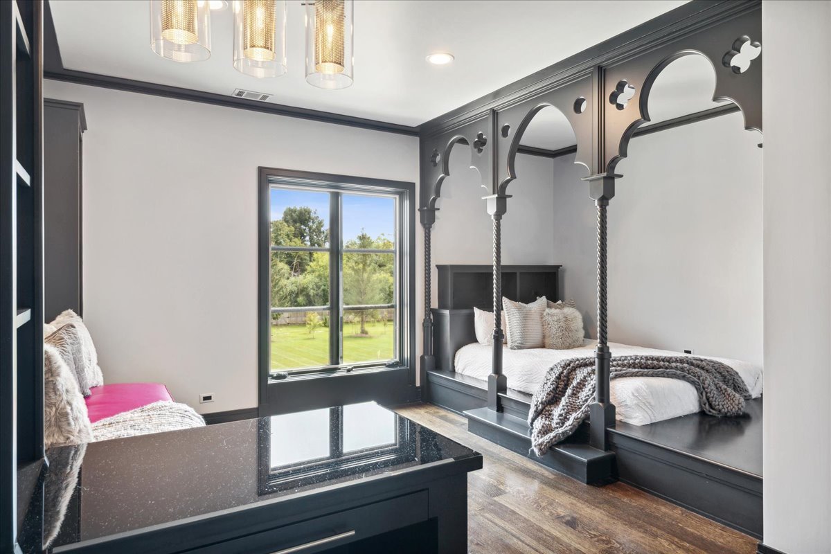 261 E Onwentsia Road