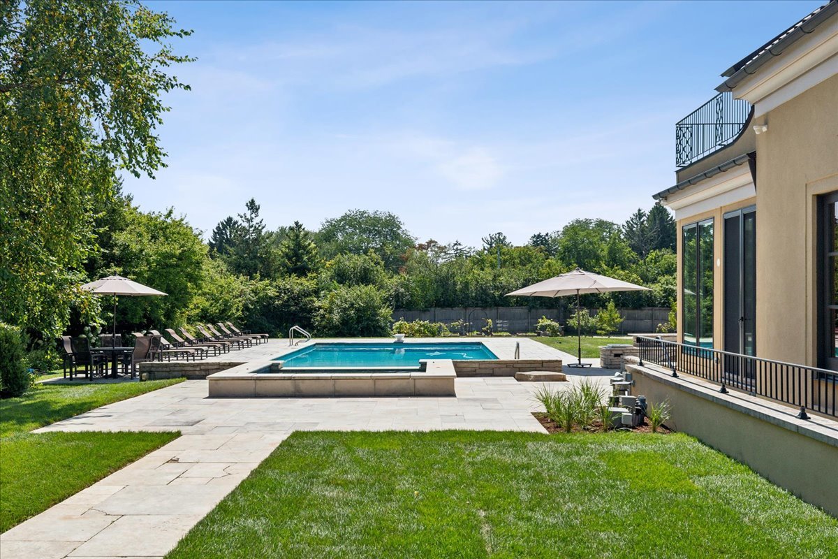 261 E Onwentsia Road