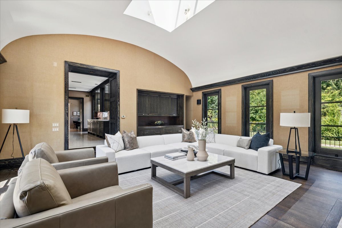 261 E Onwentsia Road