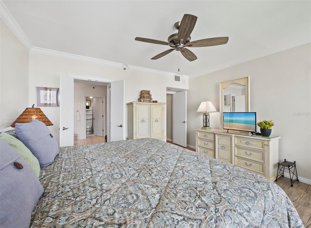 1095 GULF OF MEXICO DR #504