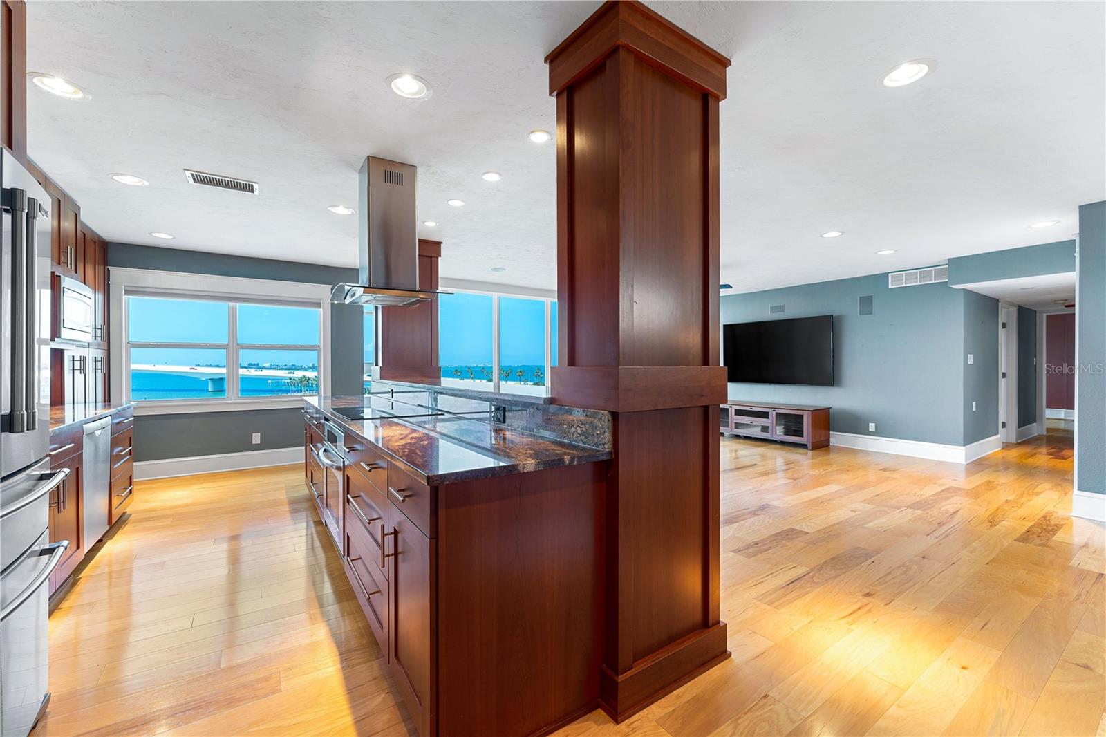 226 GOLDEN GATE PT #63