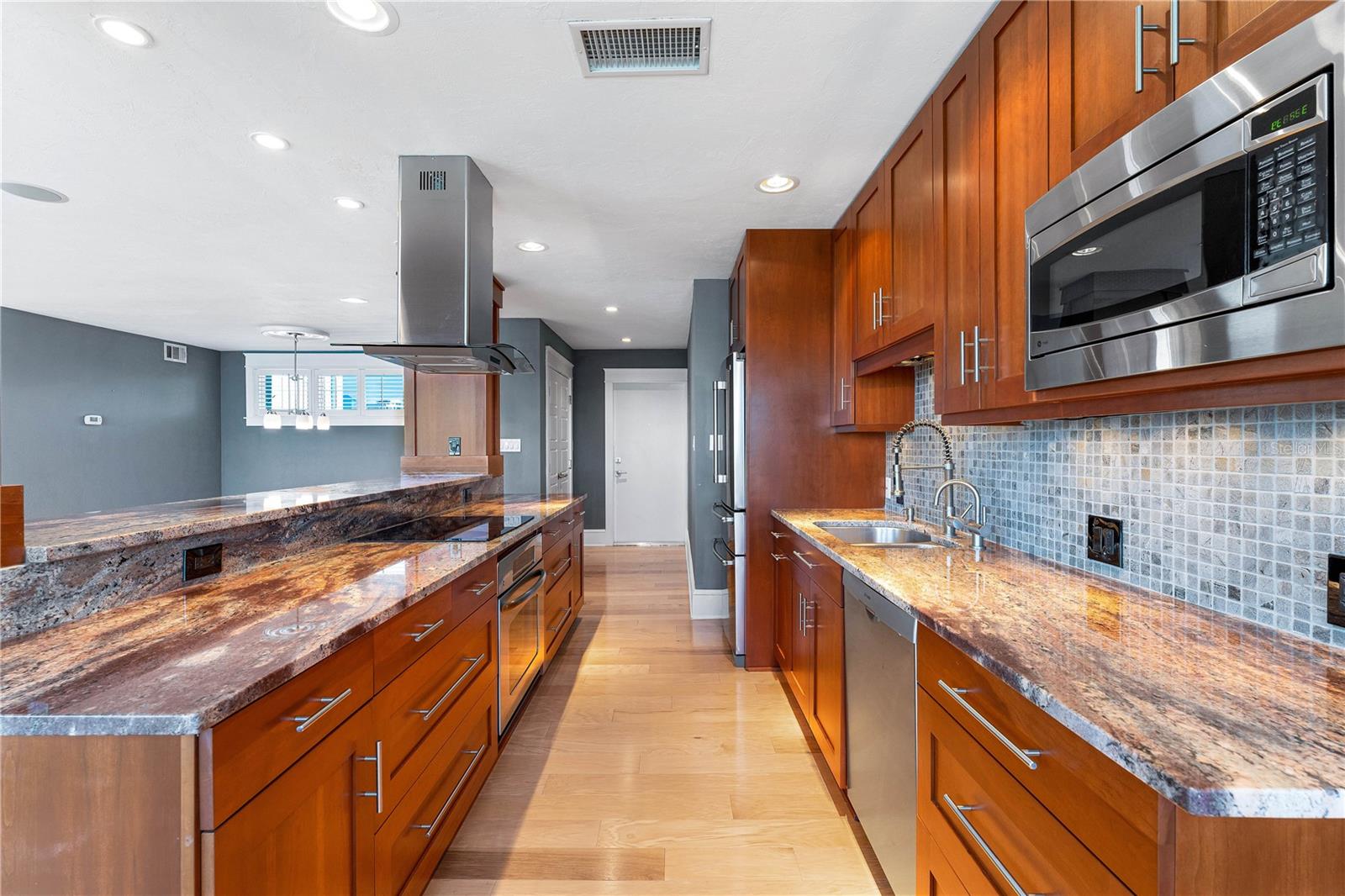226 GOLDEN GATE PT #63
