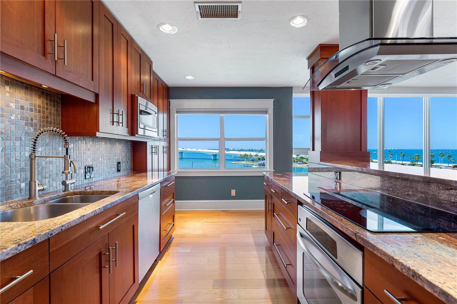 226 GOLDEN GATE PT #63