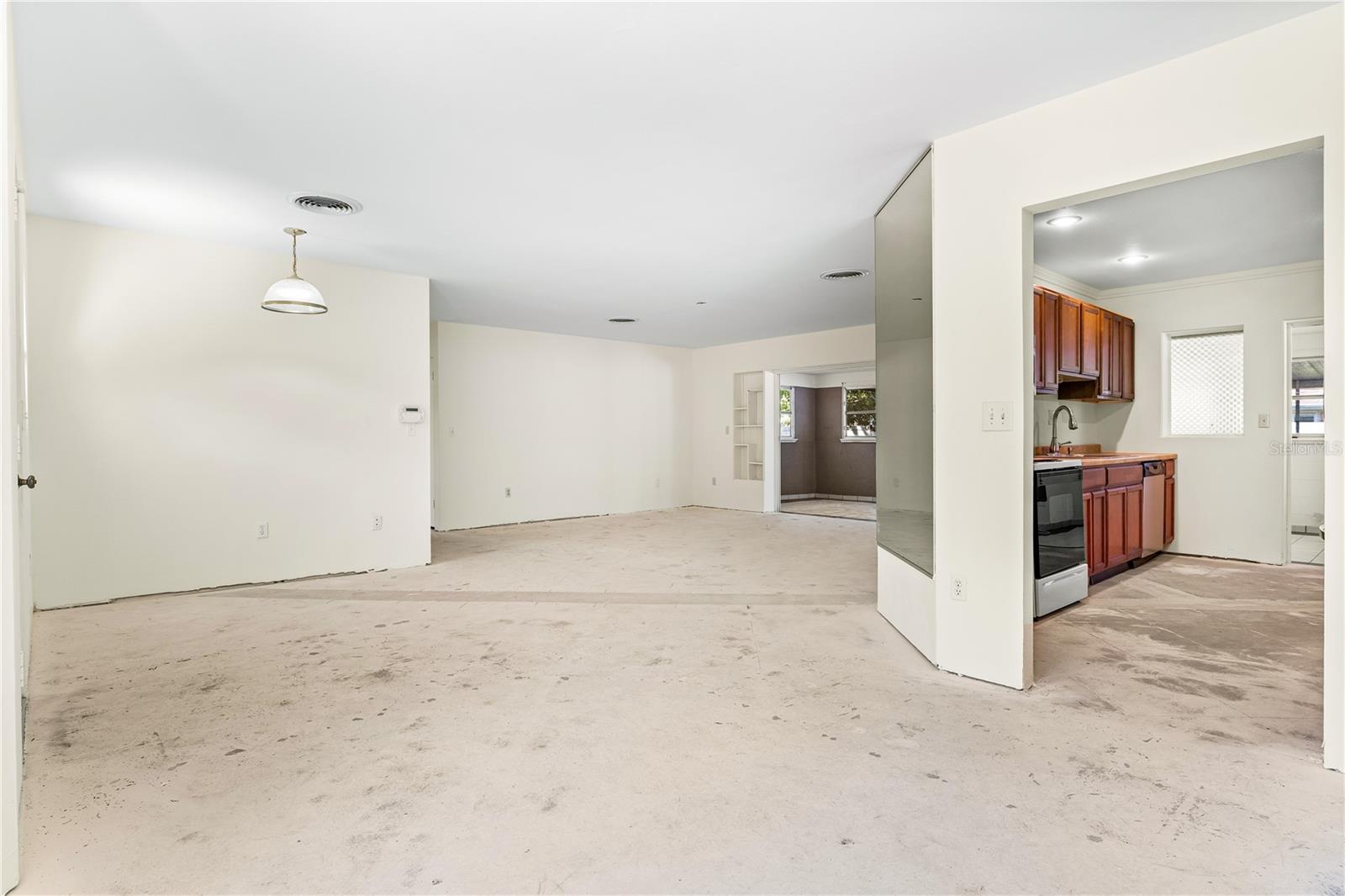 1009 WILLIS AVE