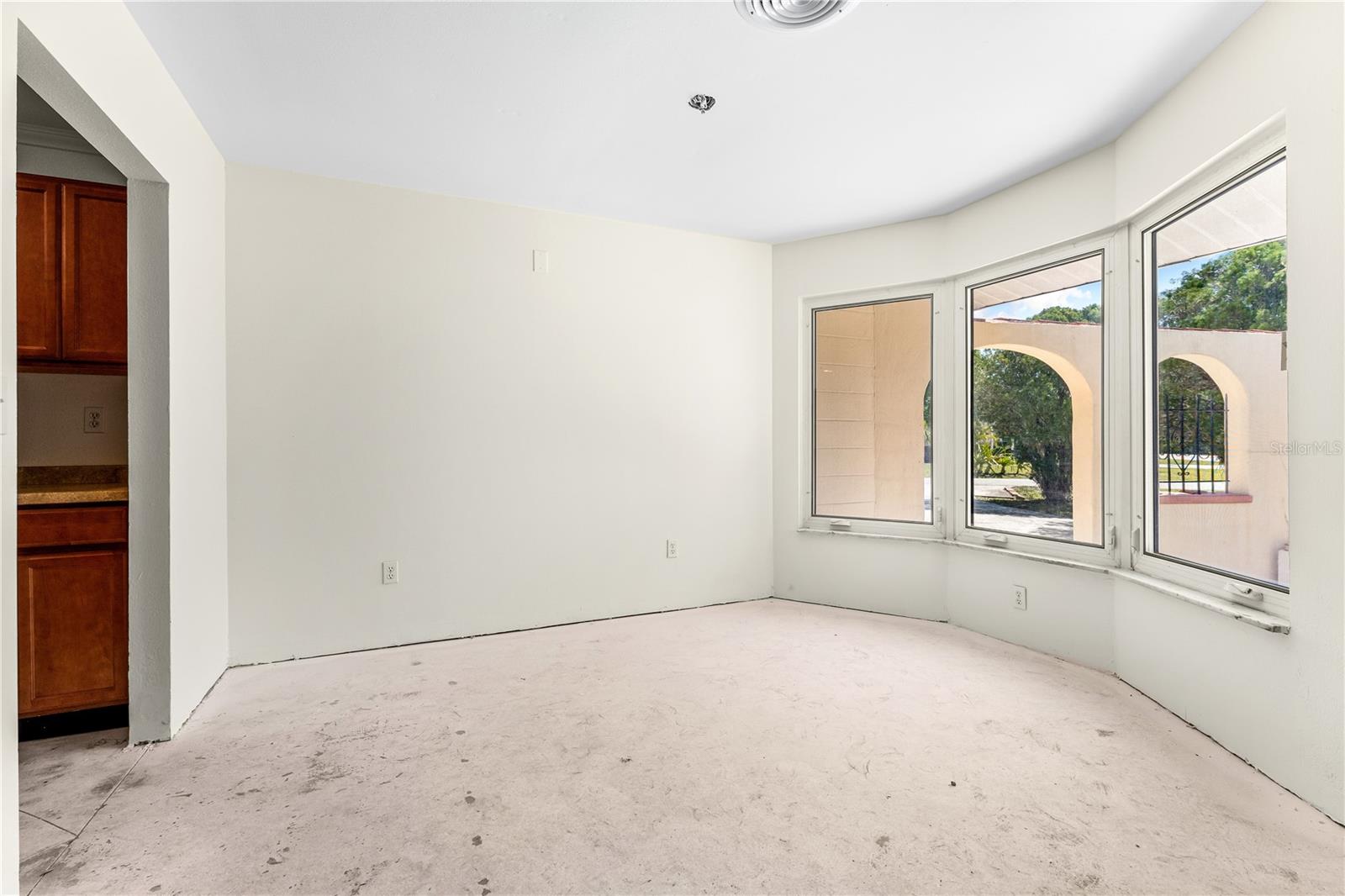 1009 WILLIS AVE
