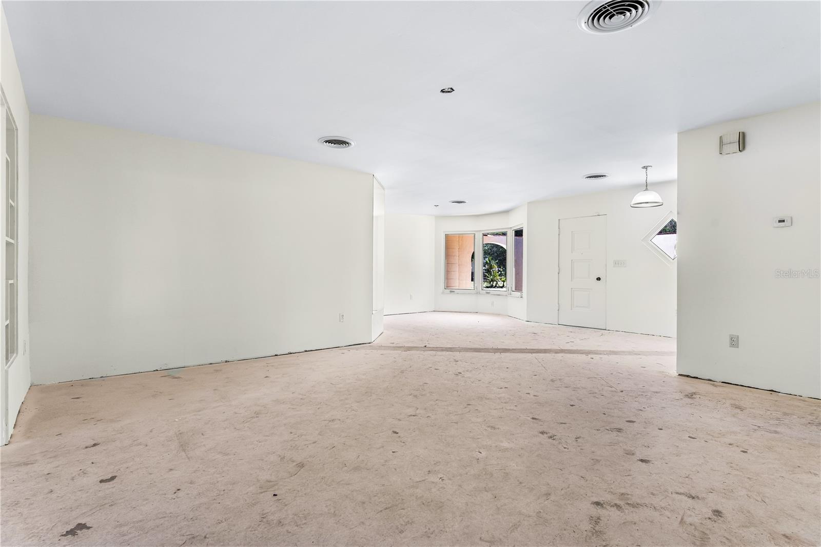1009 WILLIS AVE