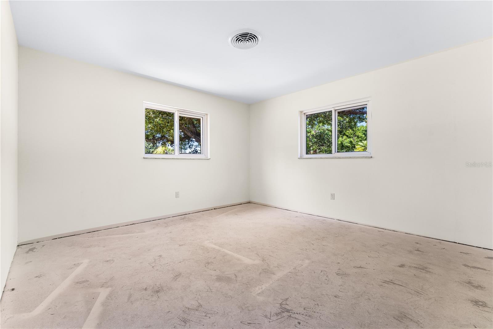 1009 WILLIS AVE