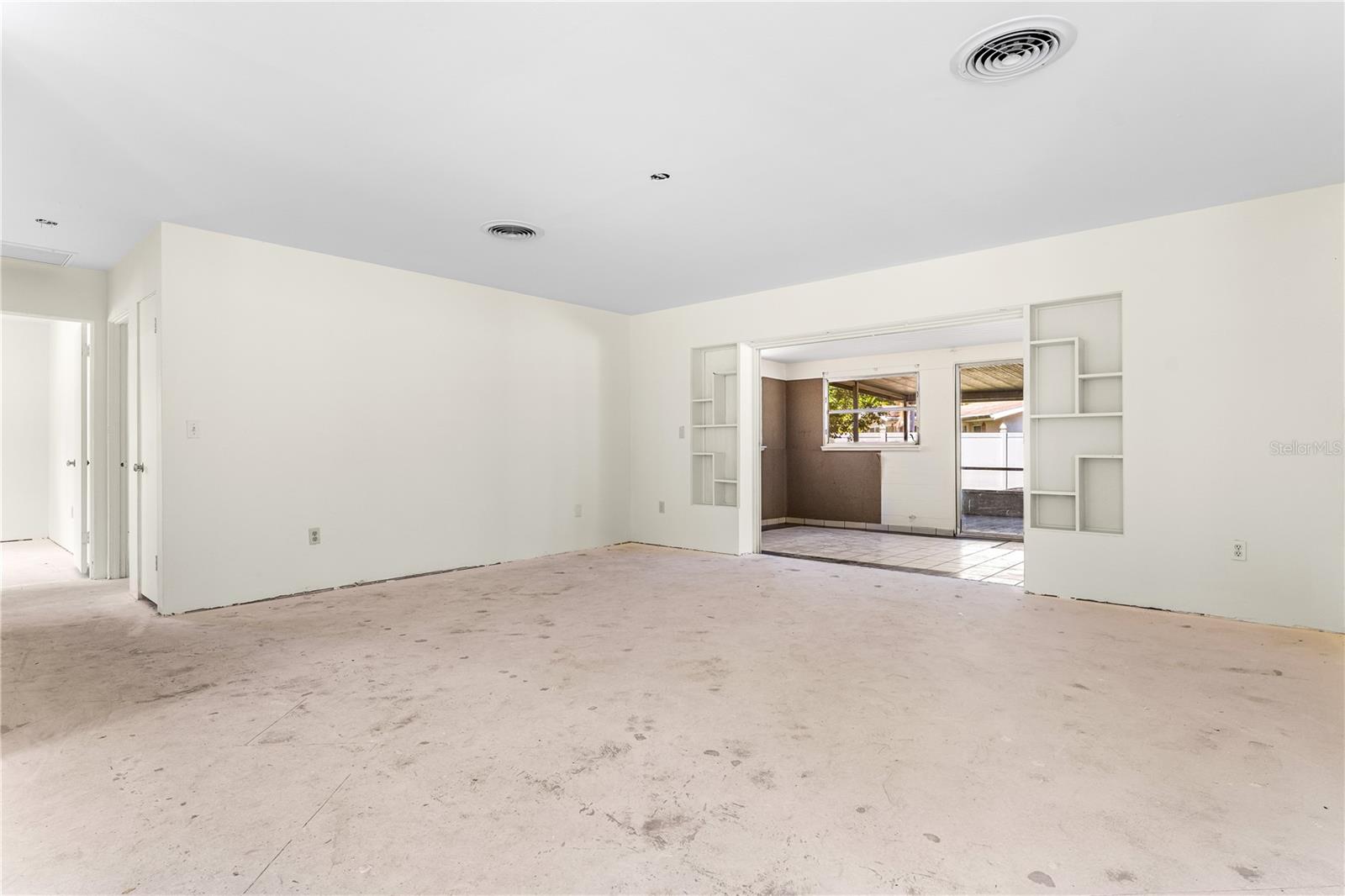 1009 WILLIS AVE
