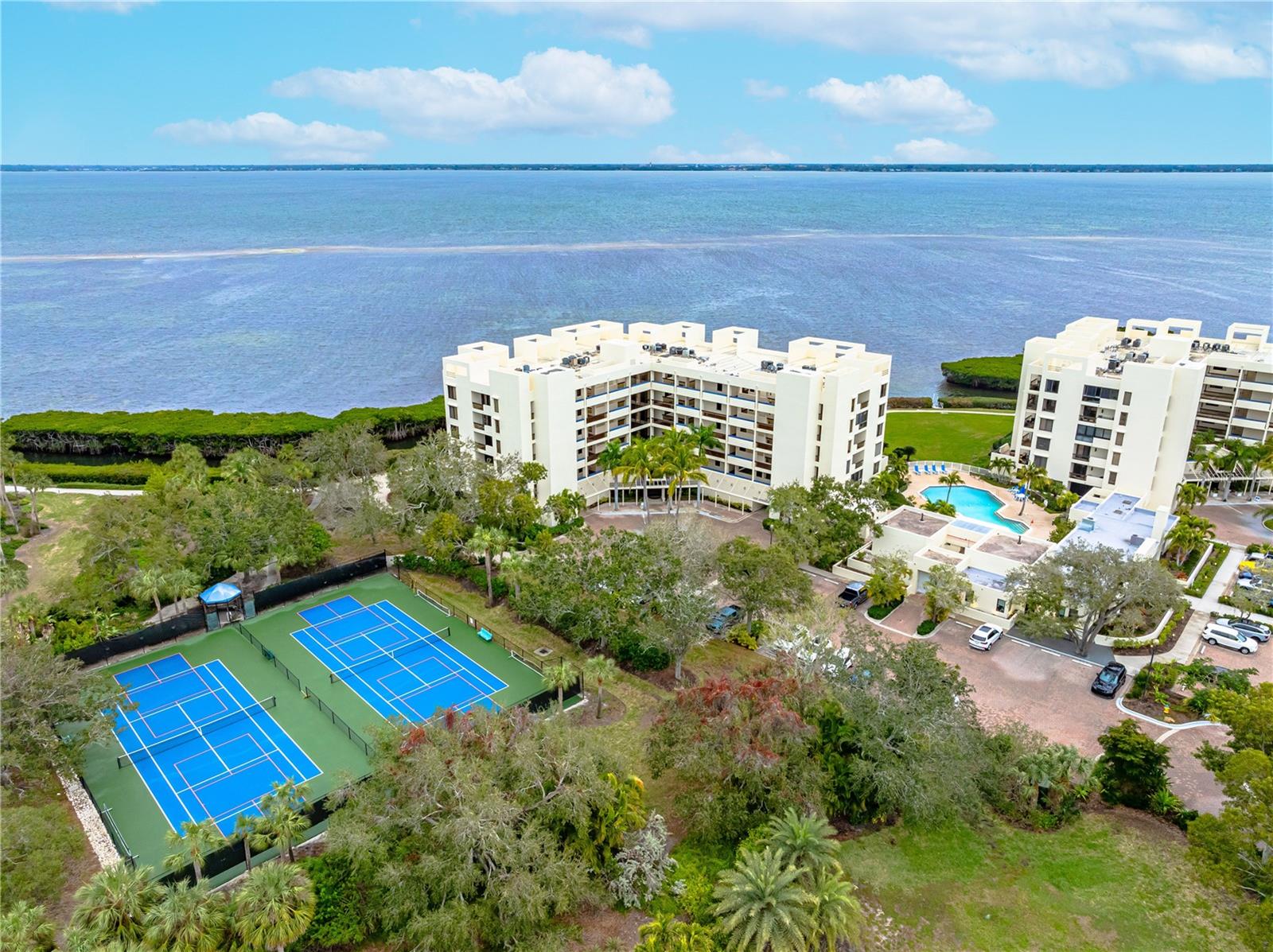 2020 HARBOURSIDE DR #412