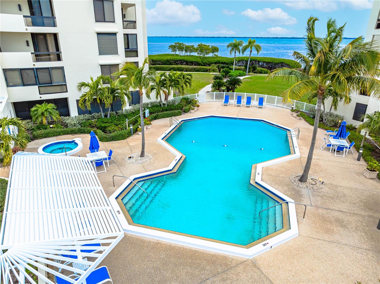 2020 HARBOURSIDE DR #412