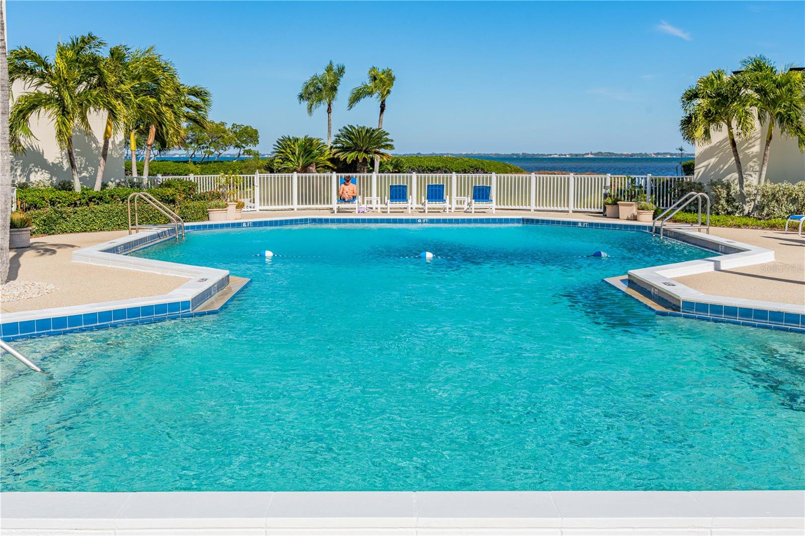 2020 HARBOURSIDE DR #412