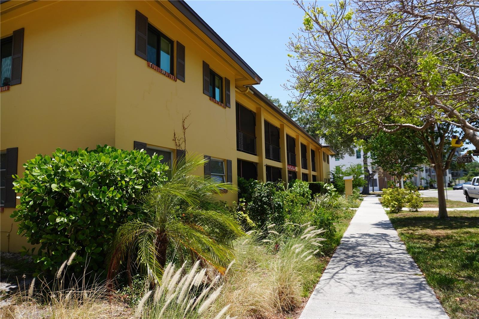 615 S PALM AVE #2