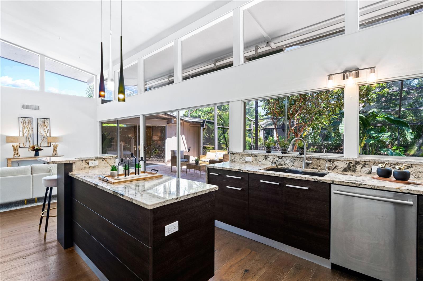 425 PARTRIDGE CIR