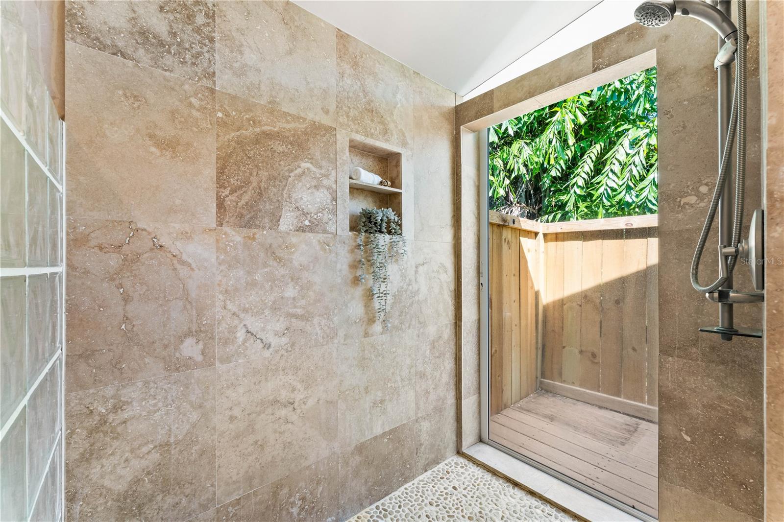 425 PARTRIDGE CIR