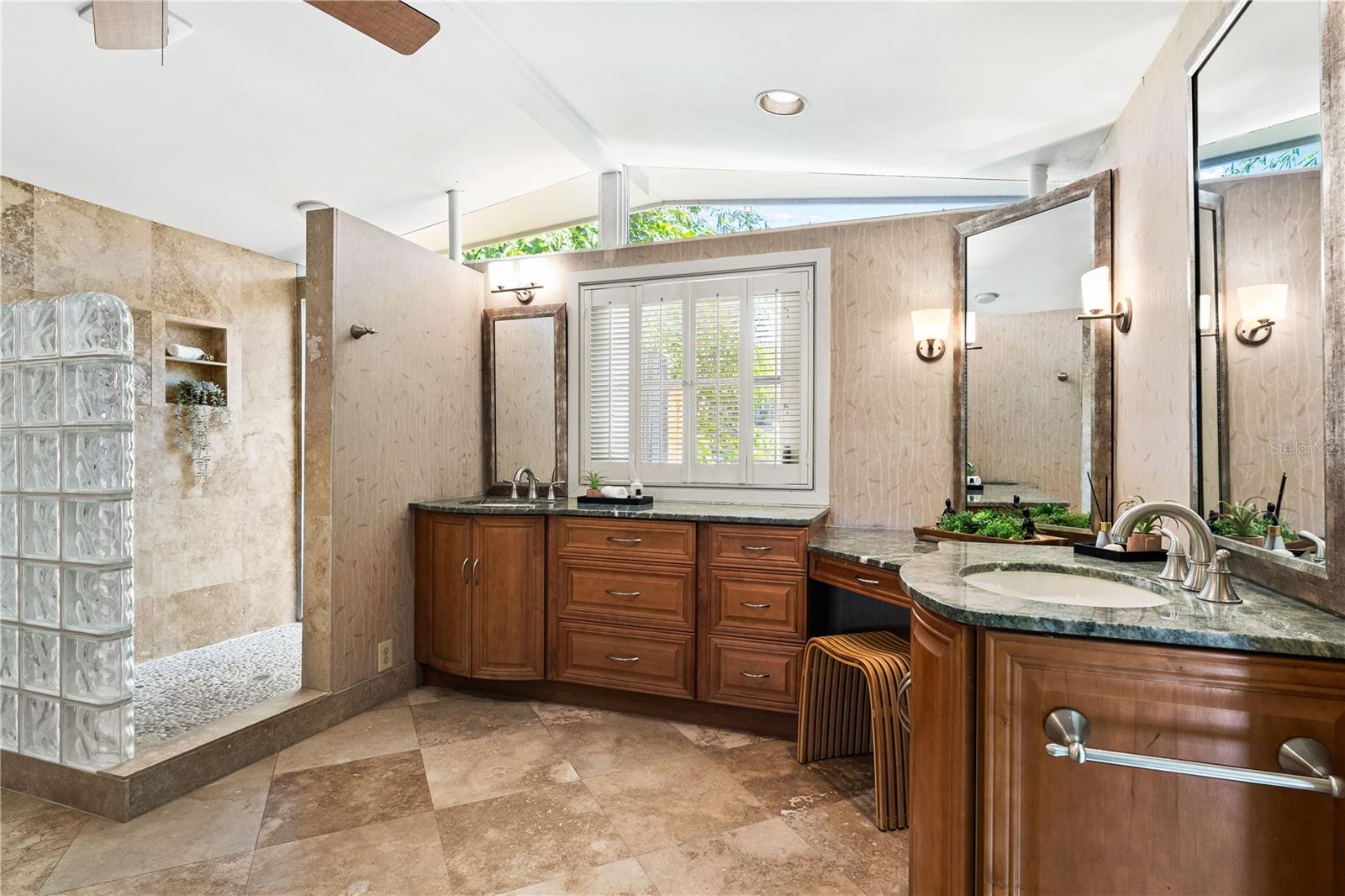 425 PARTRIDGE CIR