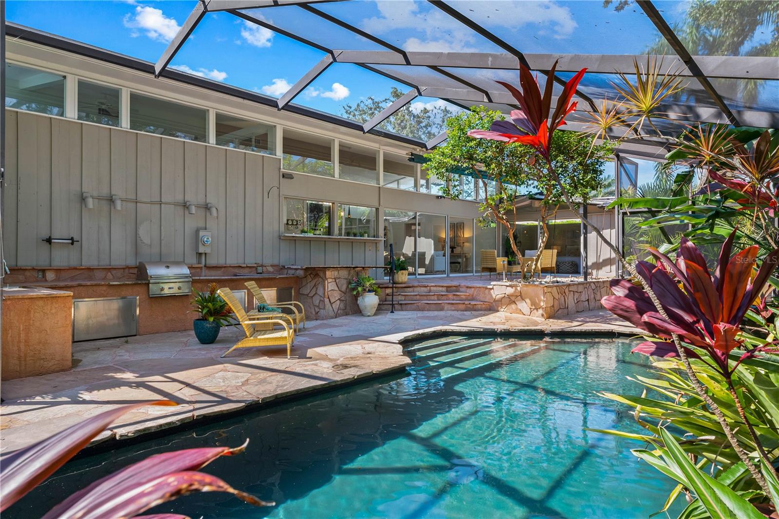 425 PARTRIDGE CIR
