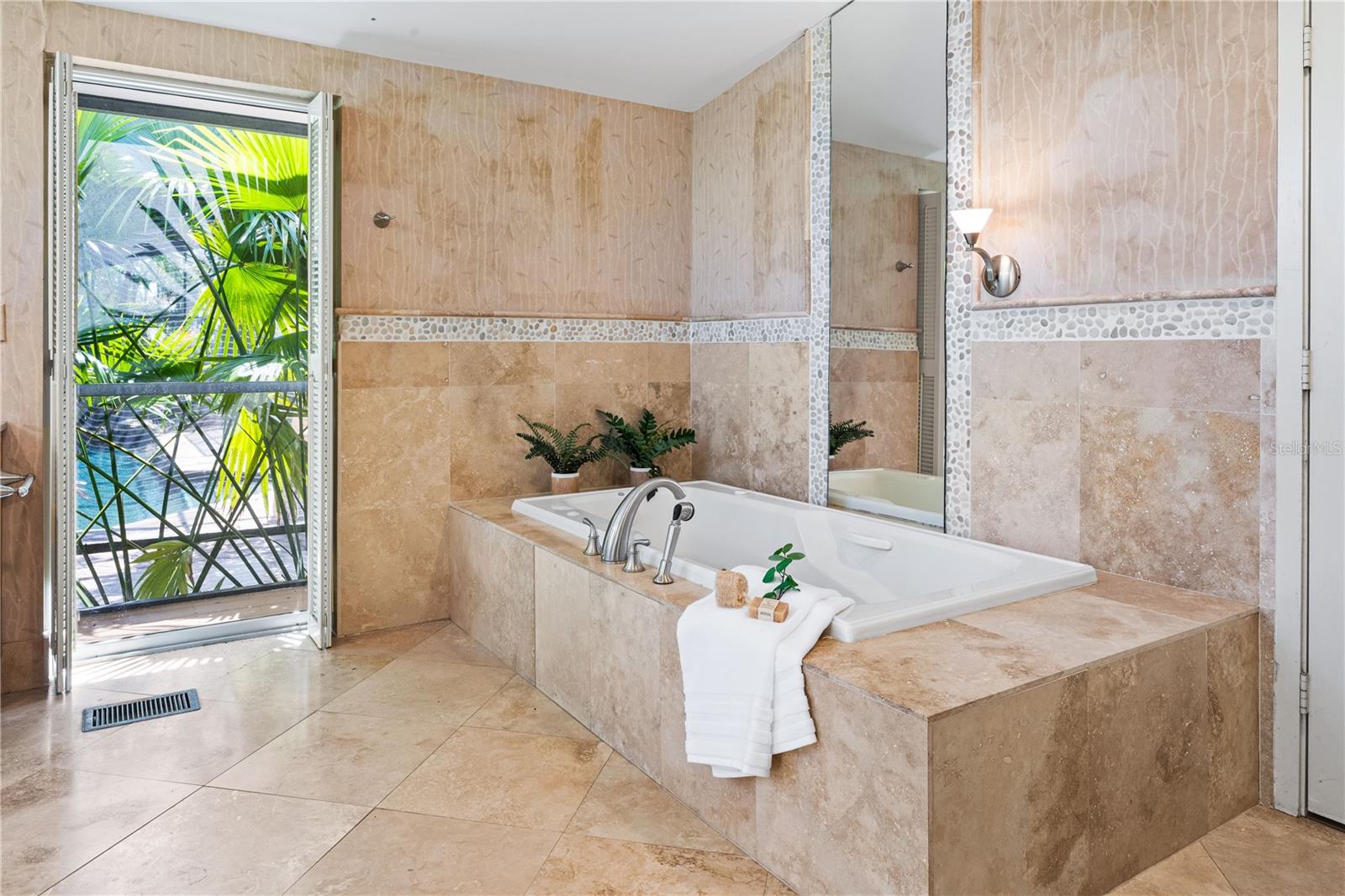 425 PARTRIDGE CIR