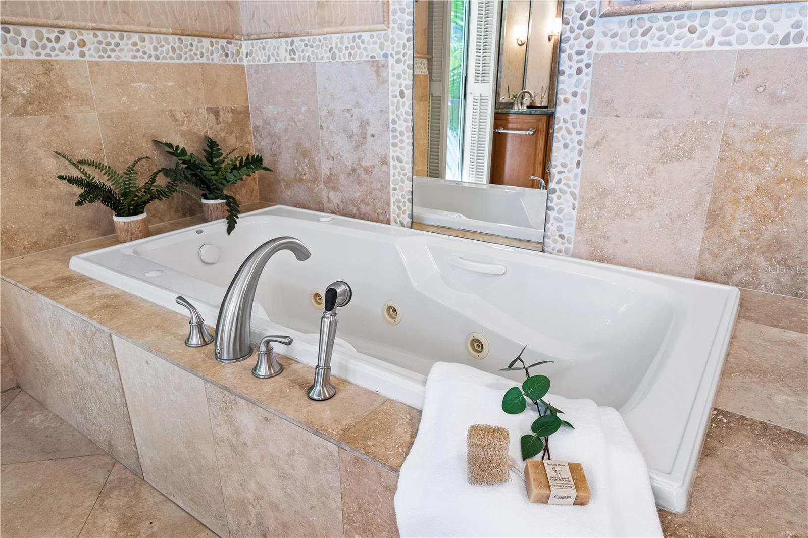 425 PARTRIDGE CIR