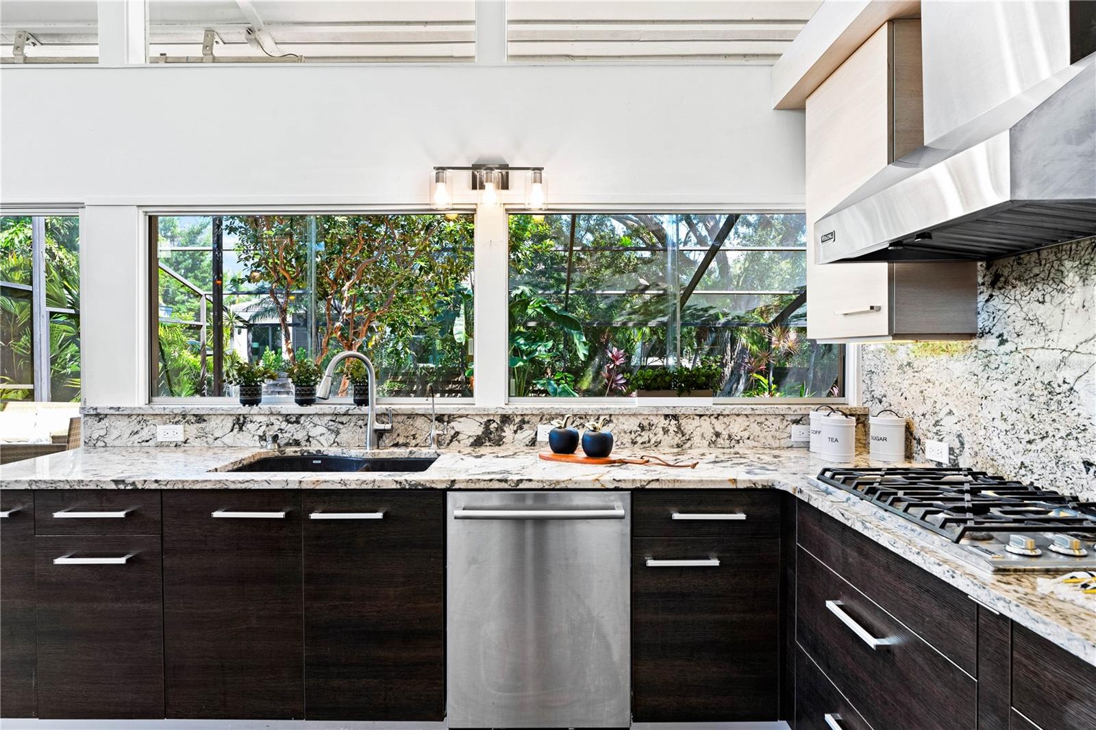 425 PARTRIDGE CIR