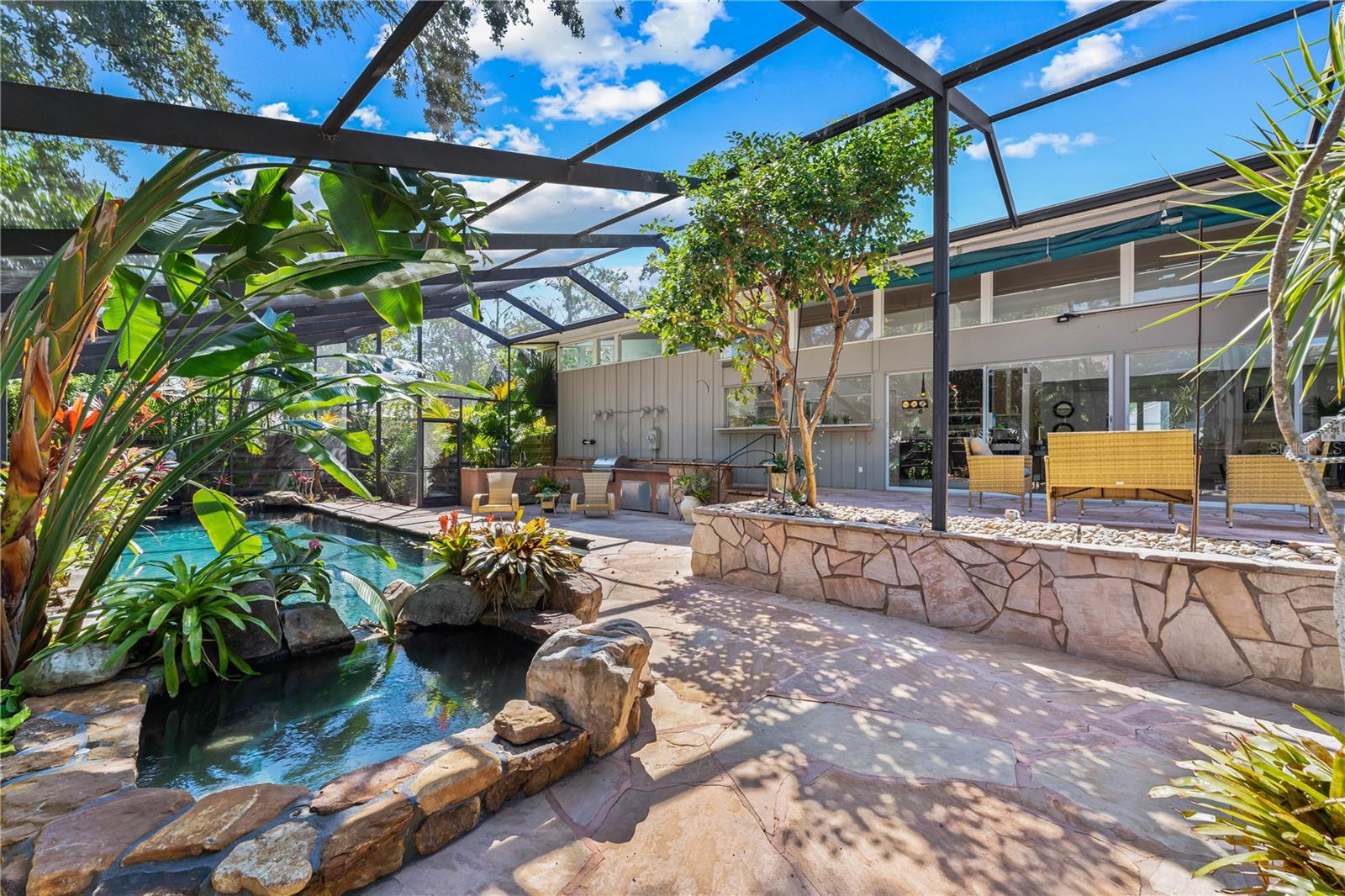425 PARTRIDGE CIR
