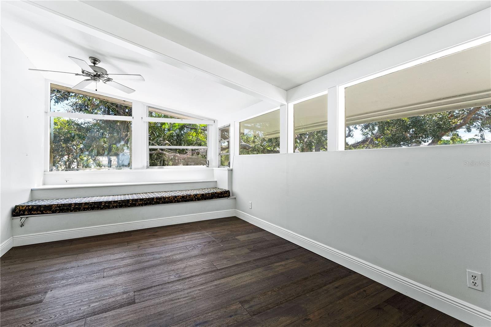 425 PARTRIDGE CIR