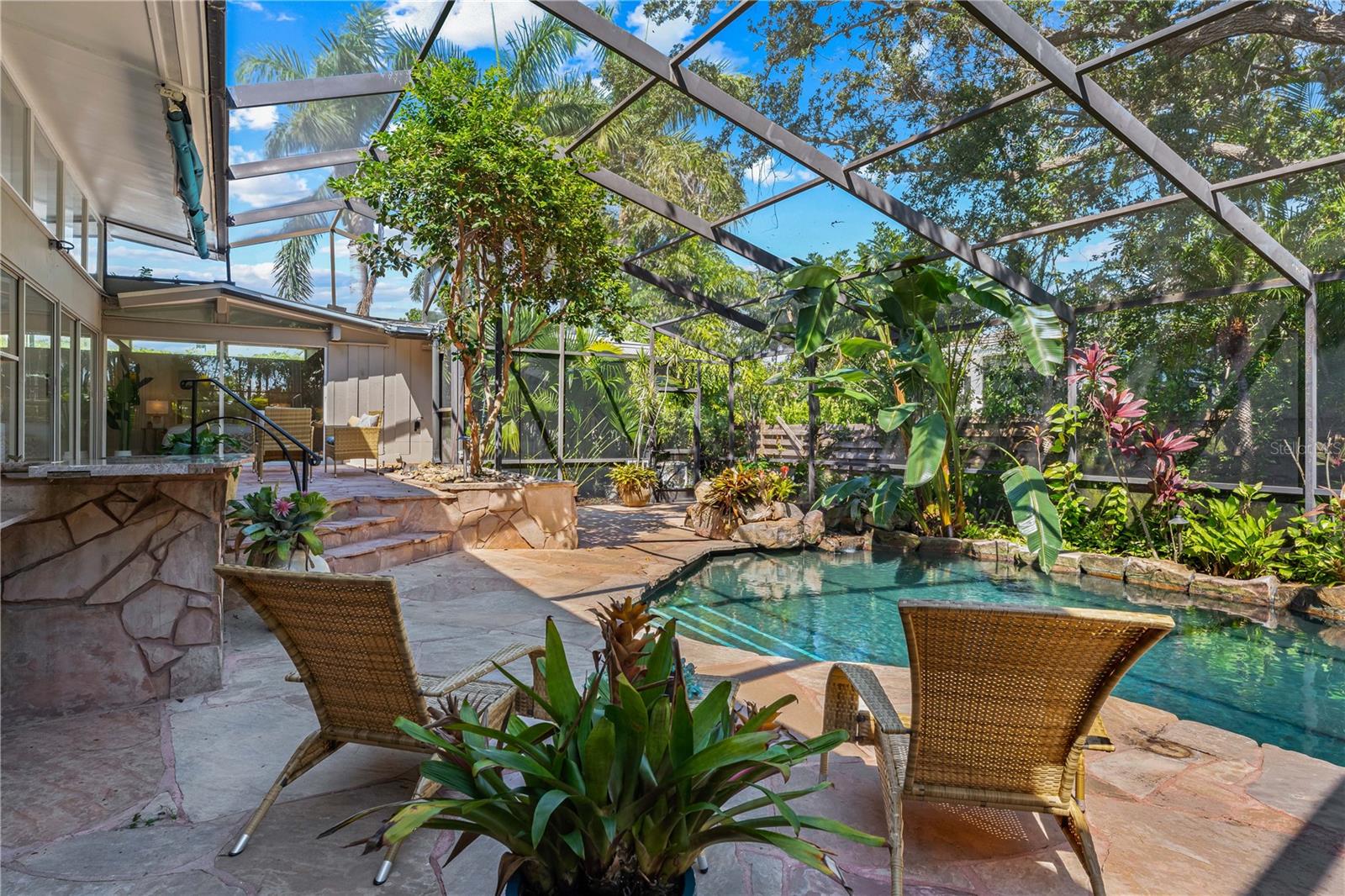 425 PARTRIDGE CIR
