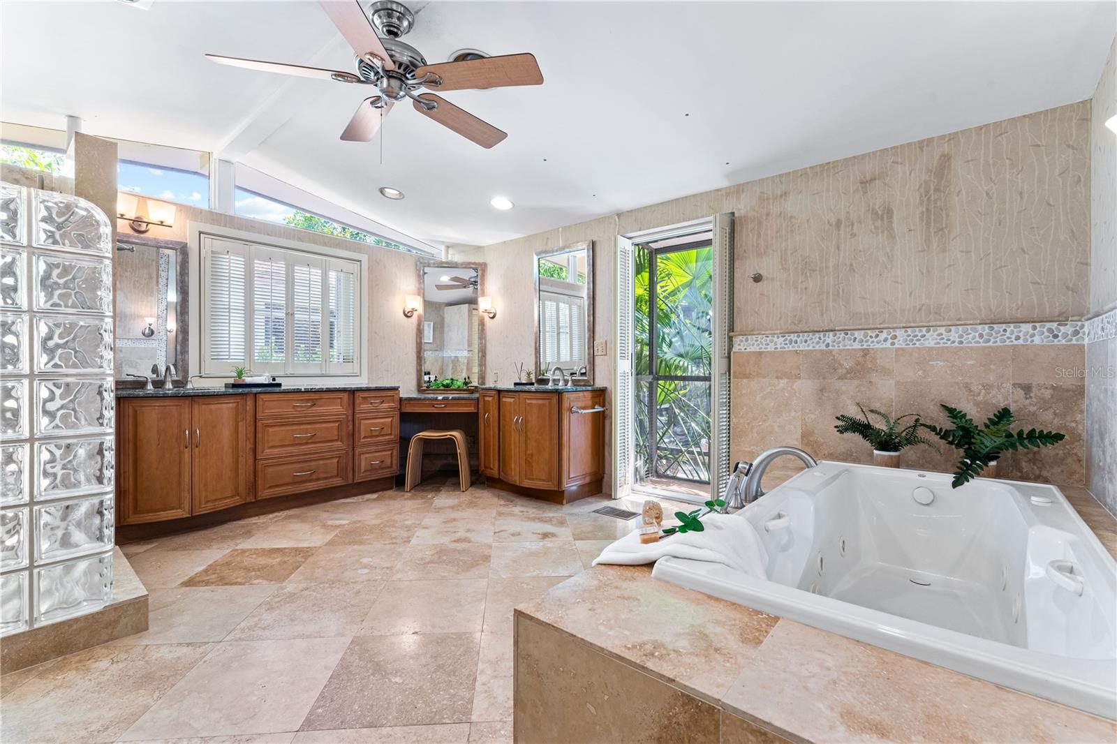 425 PARTRIDGE CIR