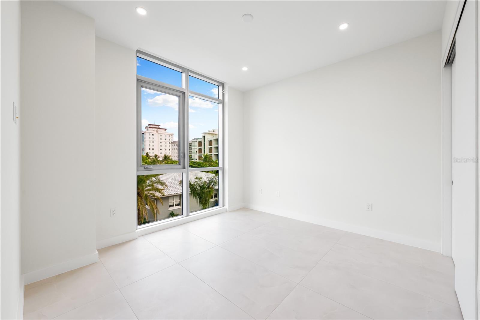 111 GOLDEN GATE PT #201
