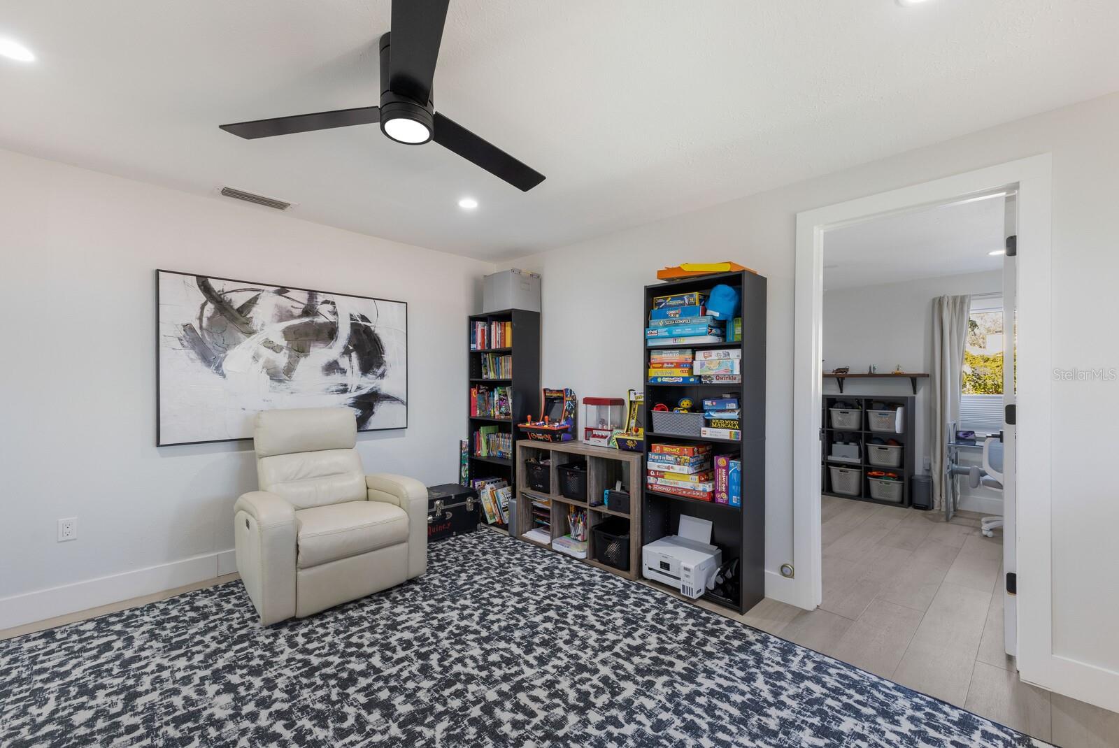 1211 N VIEW DR