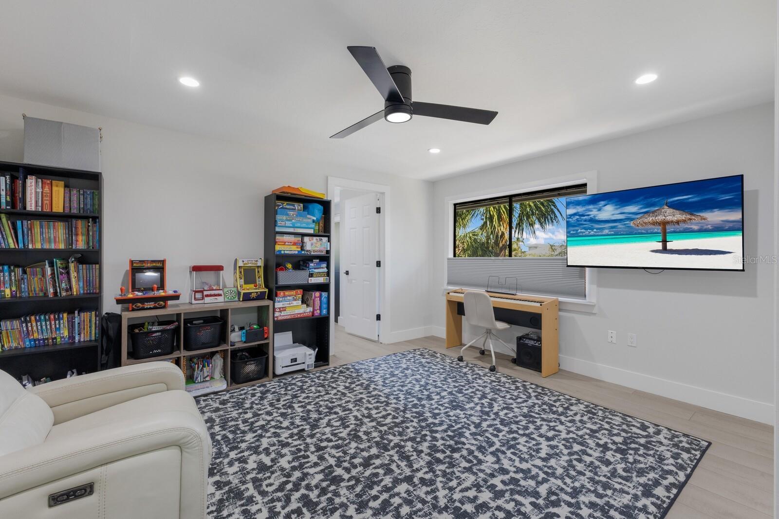 1211 N VIEW DR