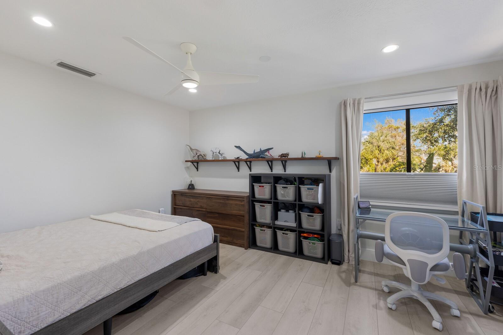 1211 N VIEW DR