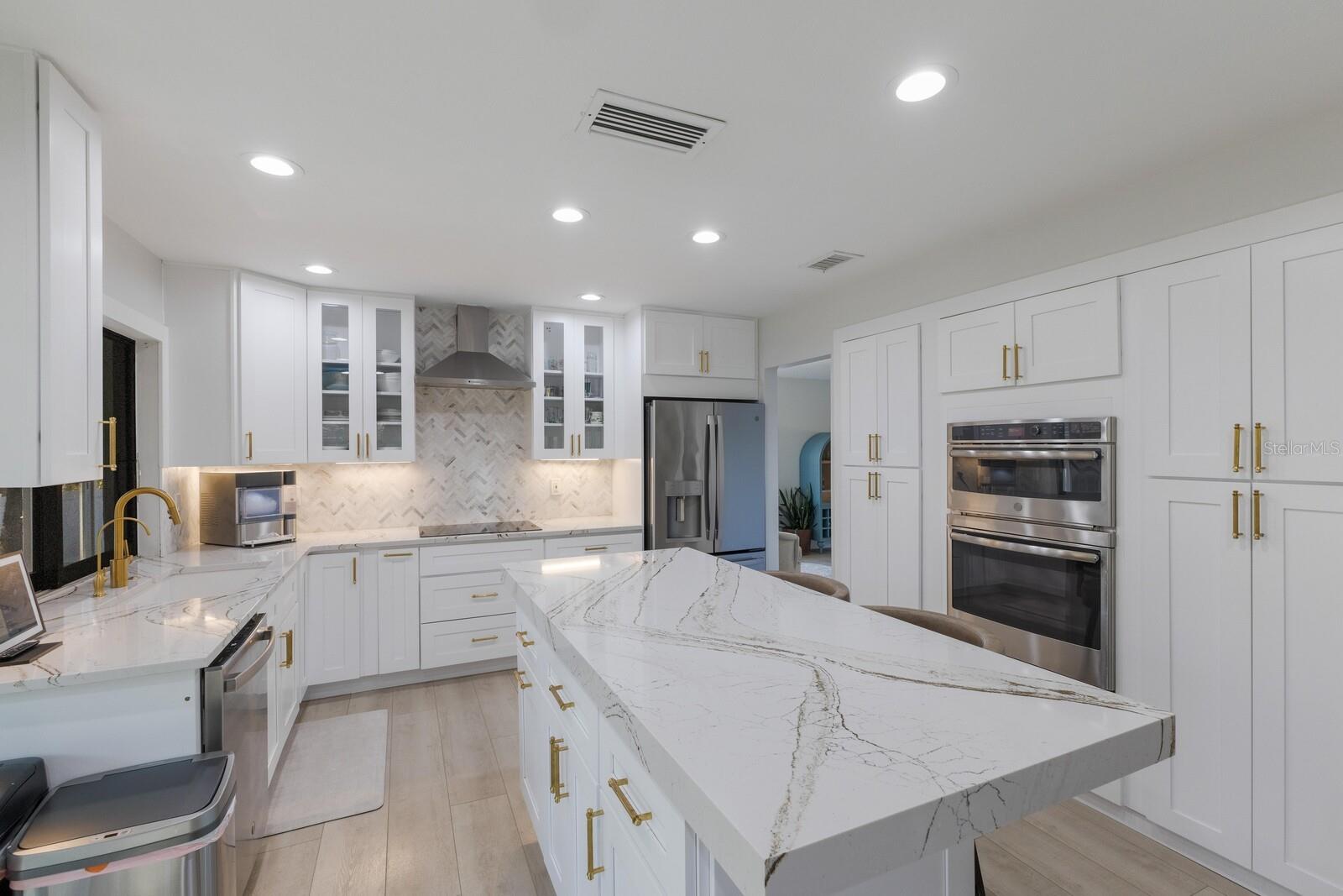1211 N VIEW DR
