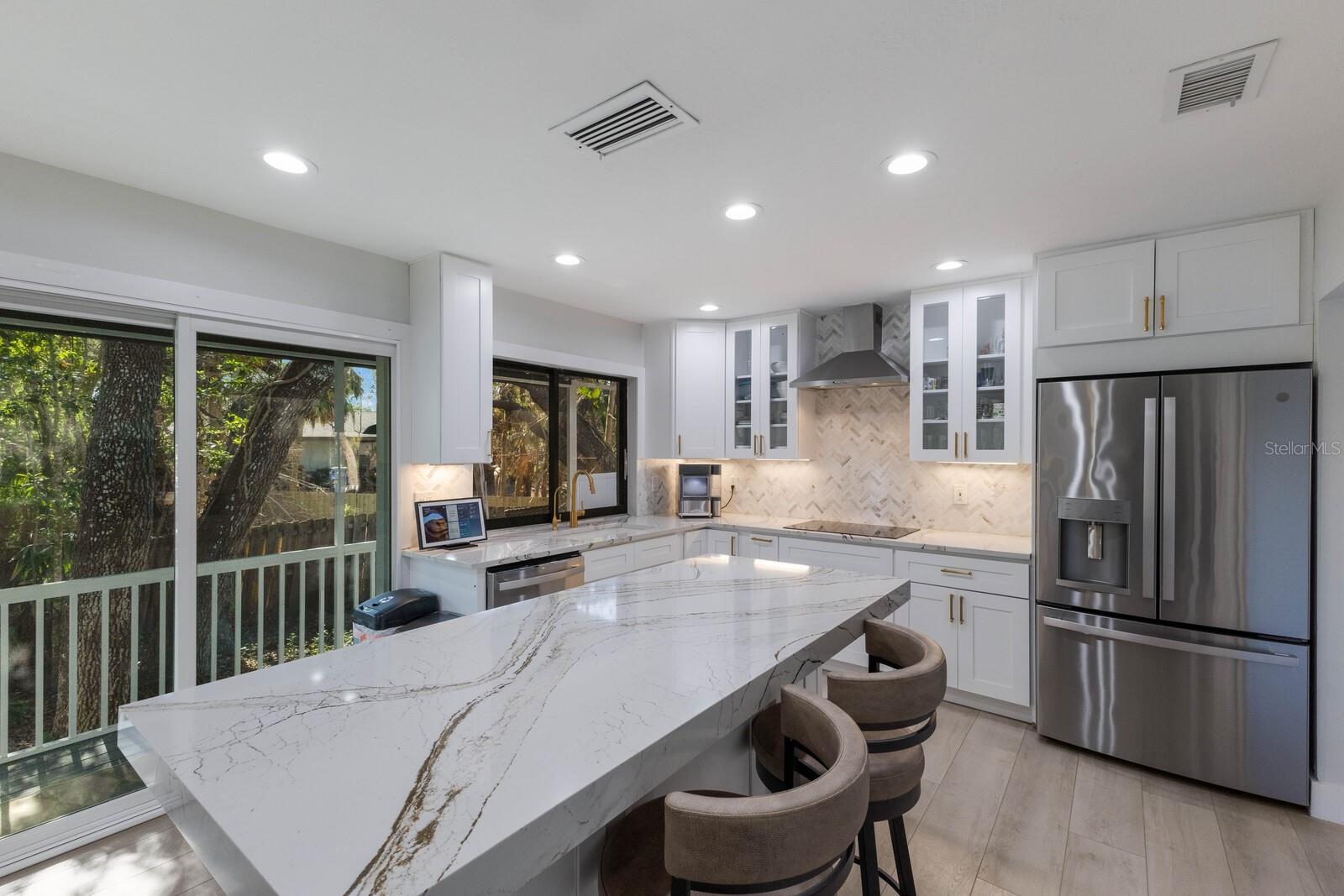 1211 N VIEW DR