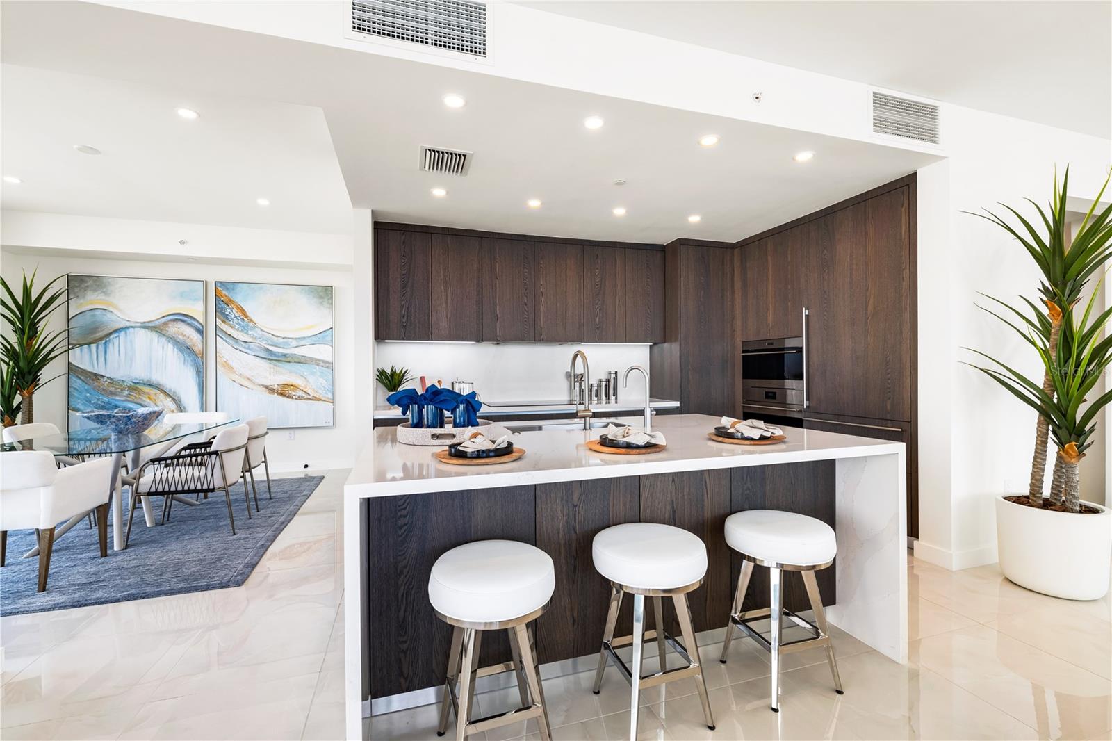 111 GOLDEN GATE PT #401