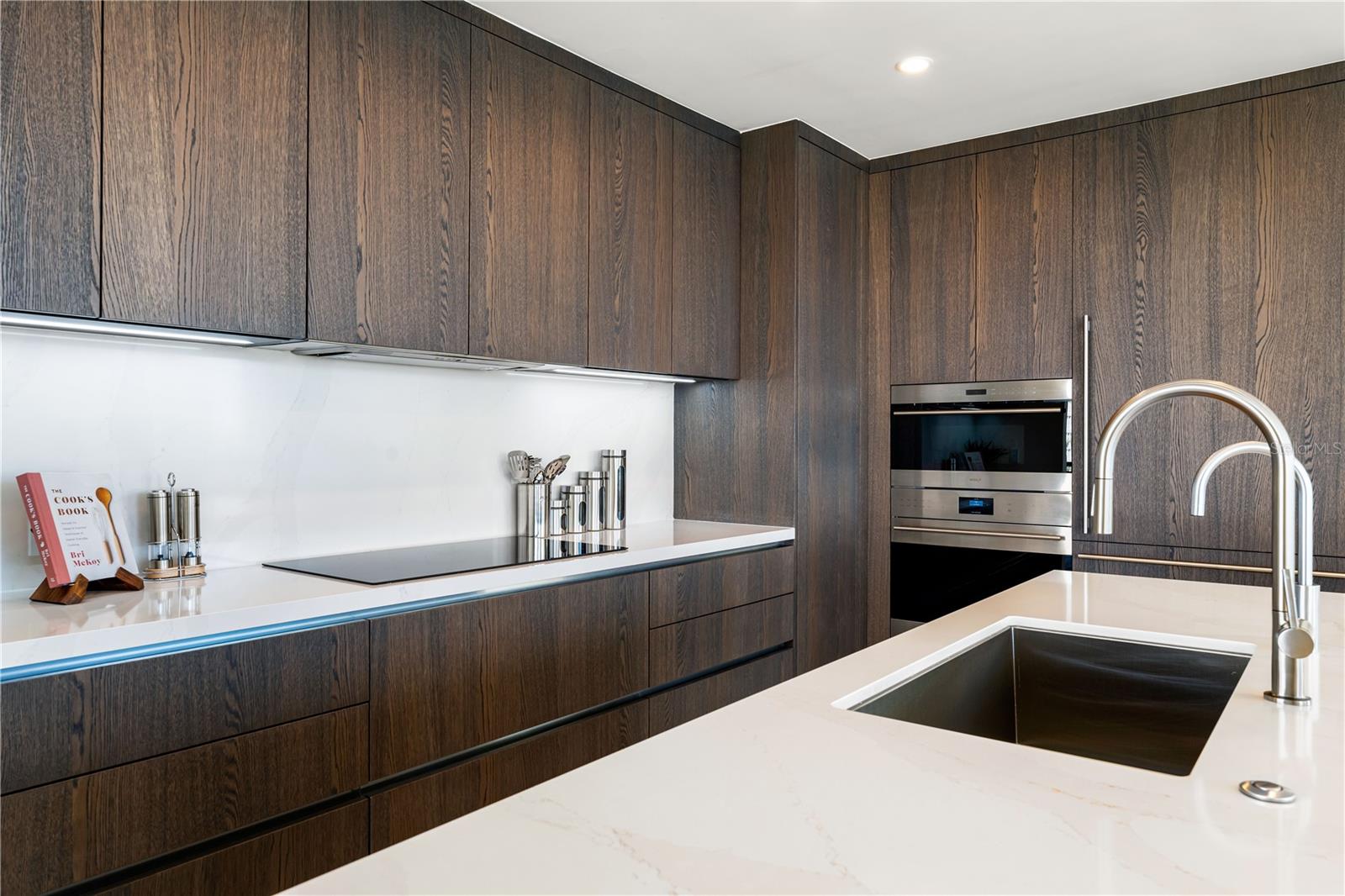 111 GOLDEN GATE PT #401