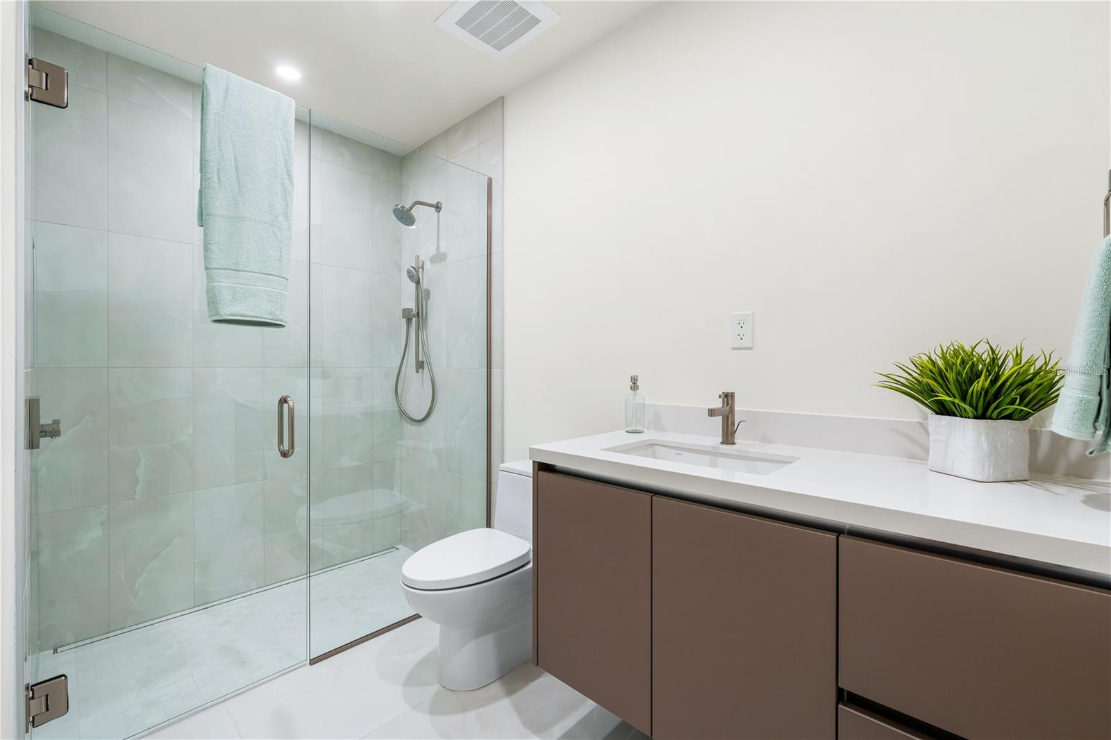 111 GOLDEN GATE PT #401