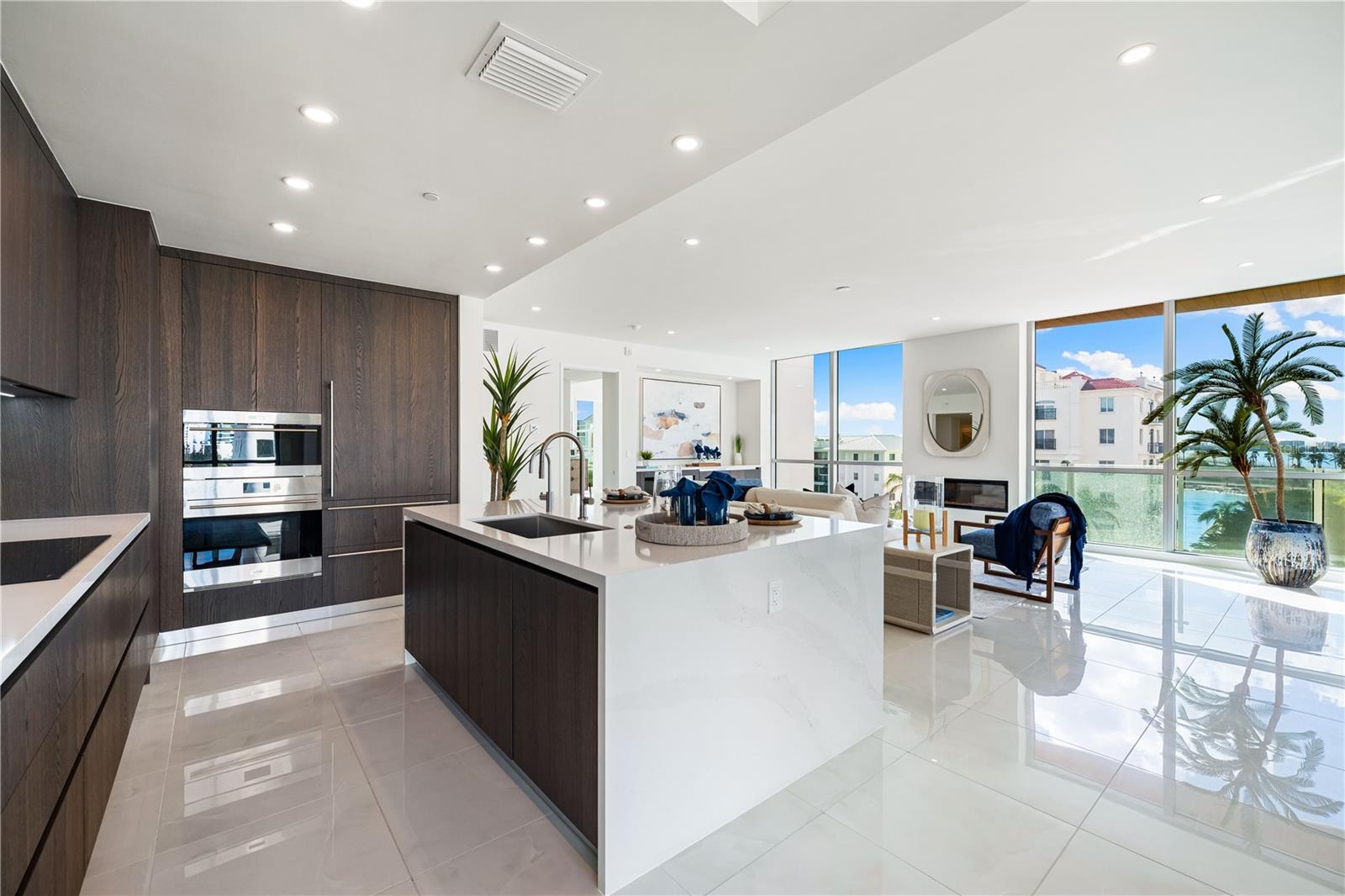 111 GOLDEN GATE PT #401
