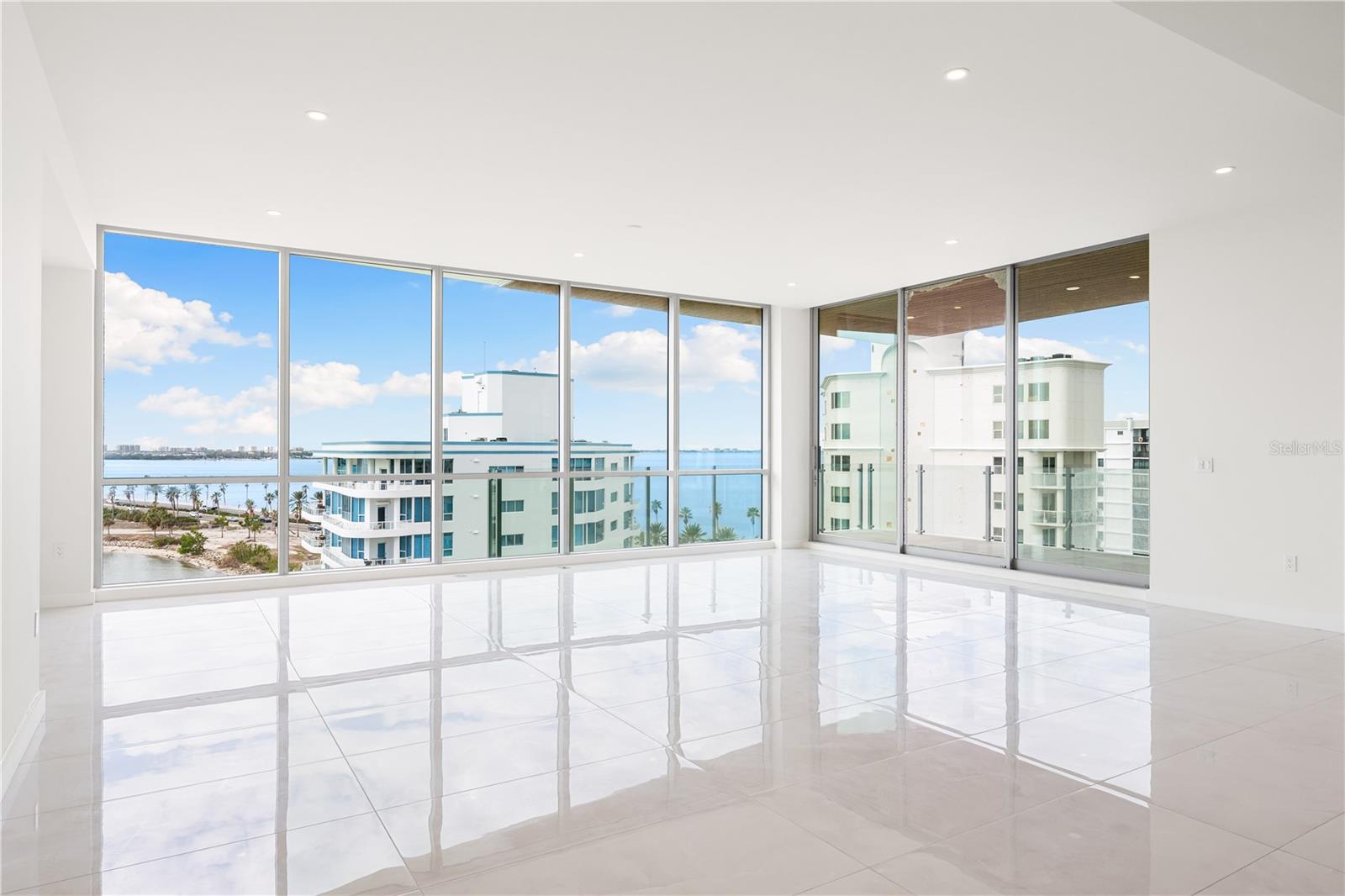 111 GOLDEN GATE PT #701PH