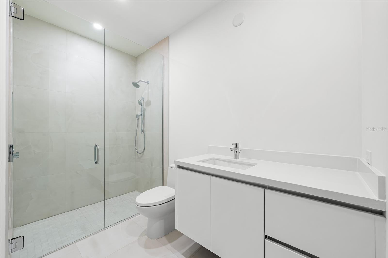 111 GOLDEN GATE PT #701PH