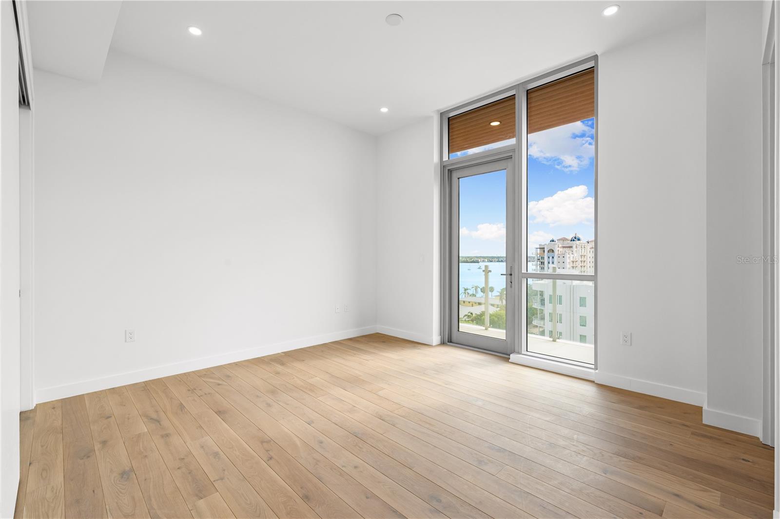 111 GOLDEN GATE PT #701PH