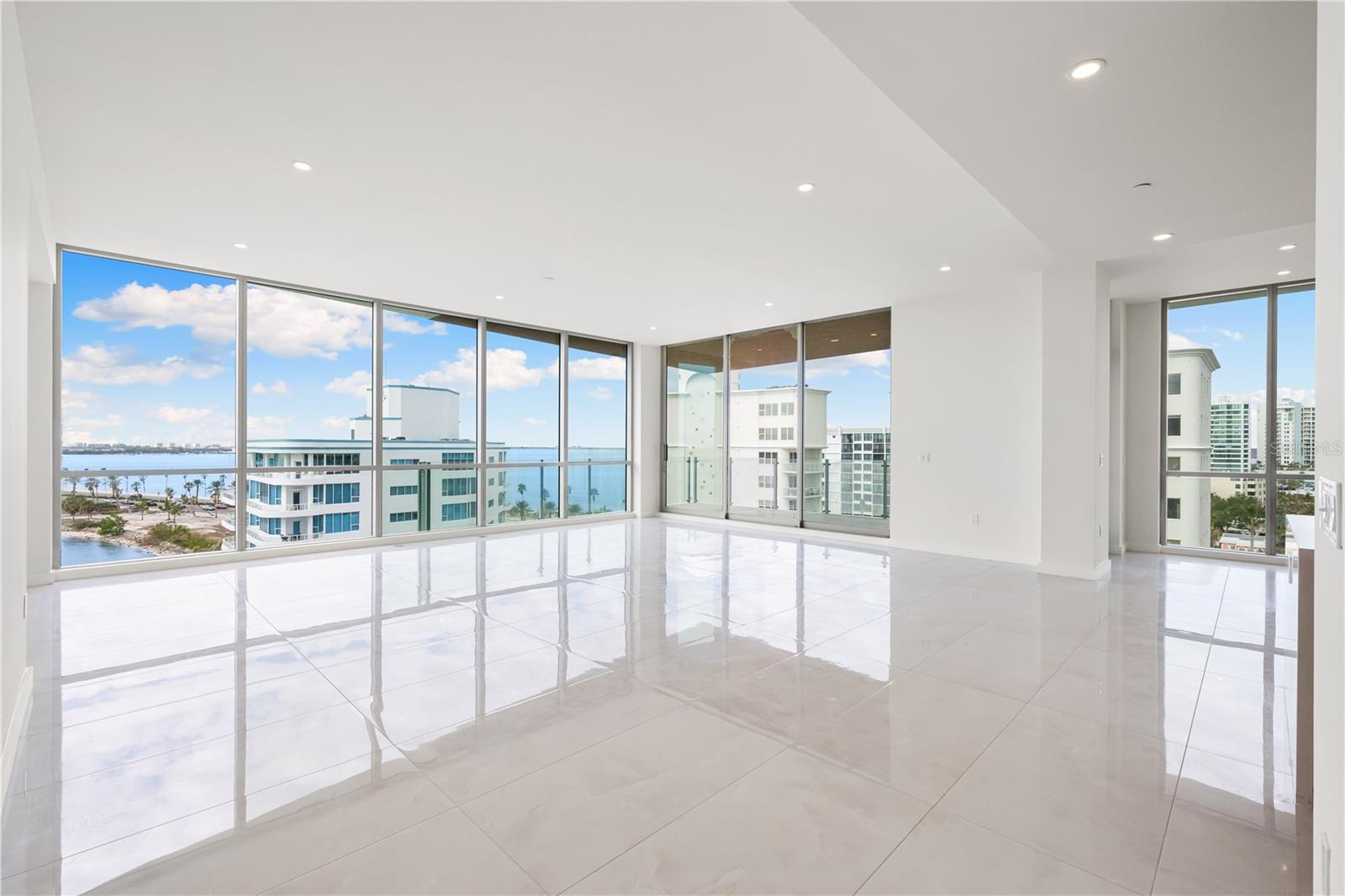 111 GOLDEN GATE PT #701PH