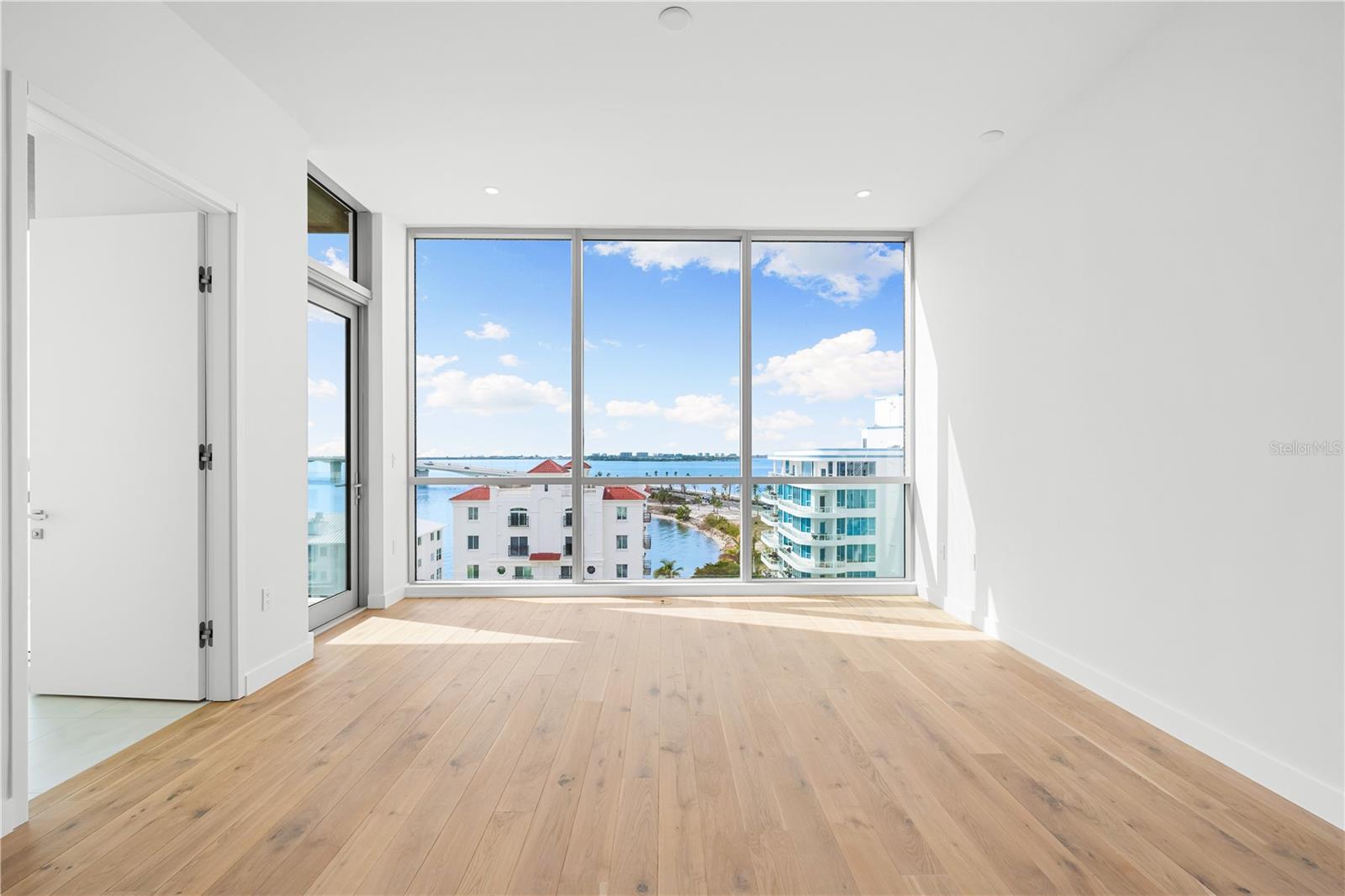 111 GOLDEN GATE PT #701PH