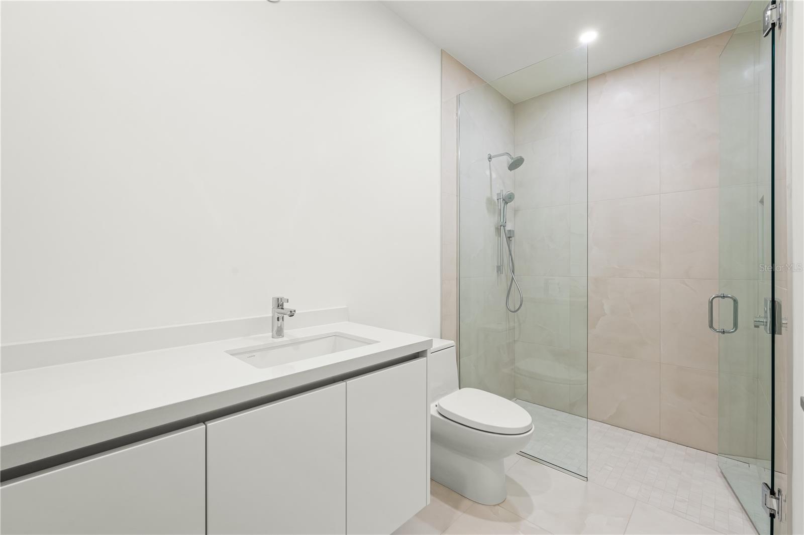 111 GOLDEN GATE PT #701PH